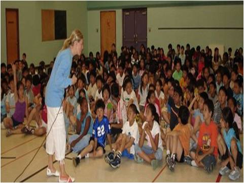 Talking with school groups about air pollution and travel choices 